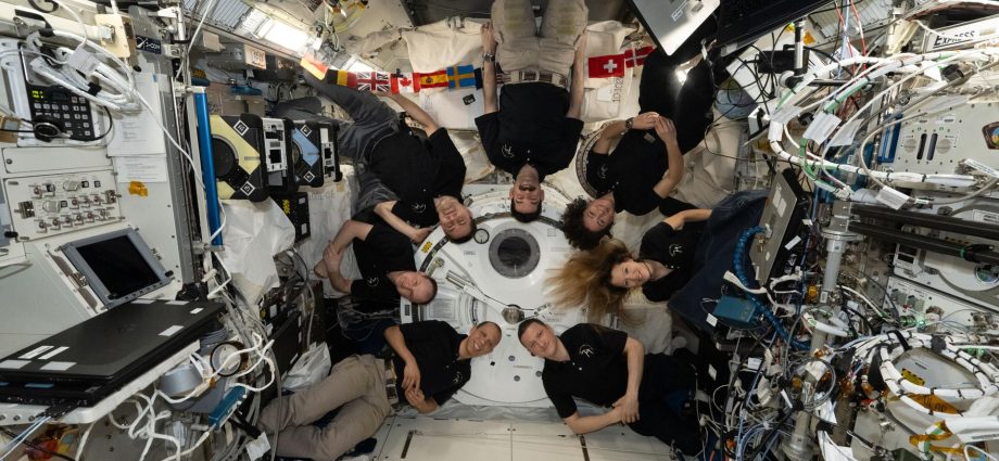 expanded-crew-works-science,-microgravity-adaptation,-and-next-crew-departure
