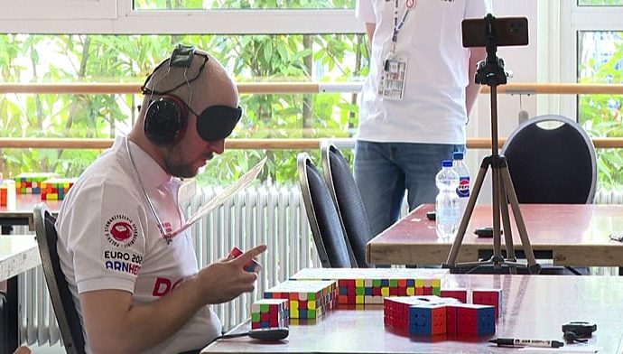 rubik’s-cube-stars-shine-at-european-speedcubing-event-in-the-netherlands