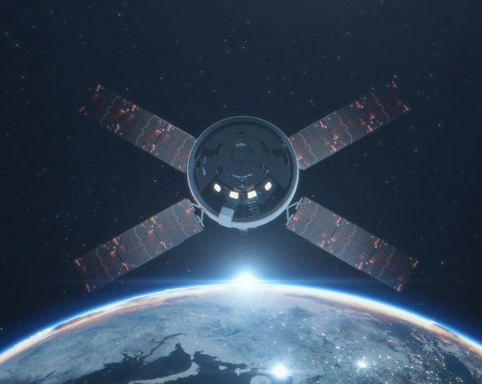 nasa taps spacex’s-starlink to-deliver-artemis-iii-imagery from-orion