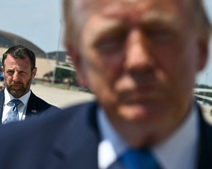 white-house-proposes-tighter-rules-on-green-cards-and-student-visas