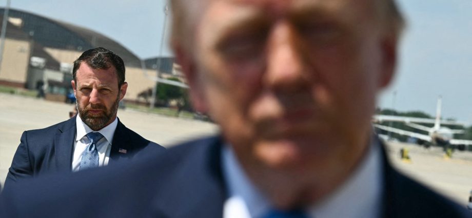 white-house-proposes-tighter-rules-on-green-cards-and-student-visas