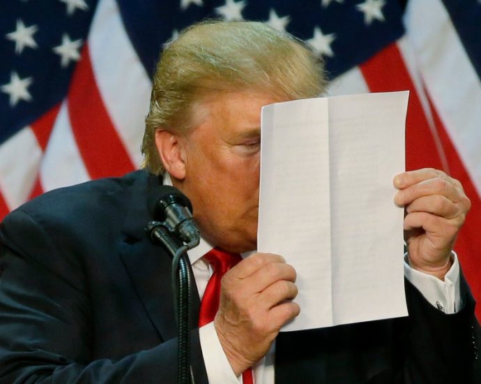 the-traitor-teleprompter-operator-on-leave-after-betting-on-president’s-speeches