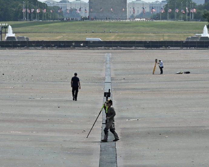 nyt-spots-1-wild-detail-about-people-investigating-now-drained-reflecting-pool