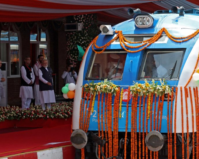 india-debuts-hydrogen-powered-train-as-part-of-sustainability-drive