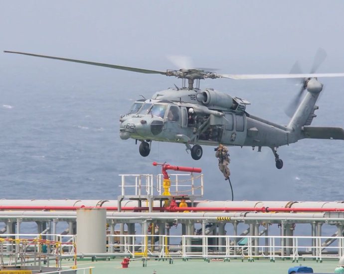 us-marines-board-commercial-tanker-in-gulf-of-oman