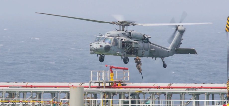 us-marines-board-commercial-tanker-in-gulf-of-oman