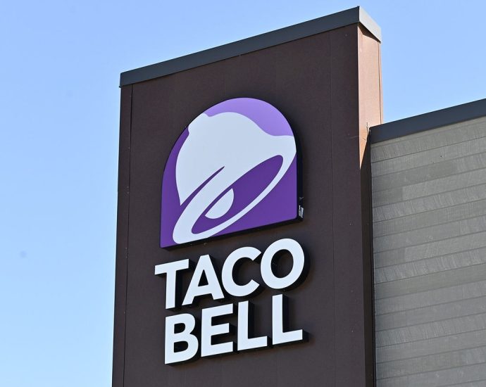 taylor-farms-lettuce-at-taco-bell-linked-to-stomach-bug-outbreak