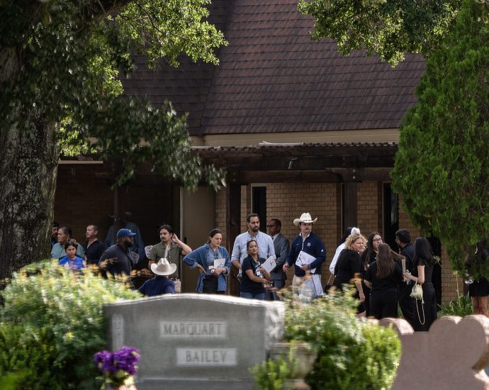 anguish-and-disbelief-at-wake-for-lorenzo-salgado-araujo,-killed-by-ice-in-houston