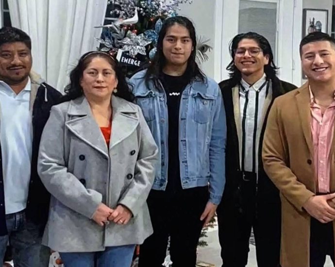 report-from-houston:-family-of-ice-shooting-victim-lorenzo-salgado-araujo-holds-public-viewing
