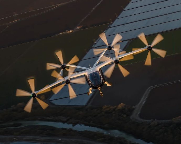 air-taxis-could-begin-flying-from-orlando-airport-“later-this-year,”-executive-says