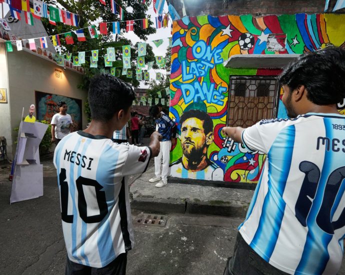 kolkata-sings-for-messi-as-world-cup-fever-takes-hold