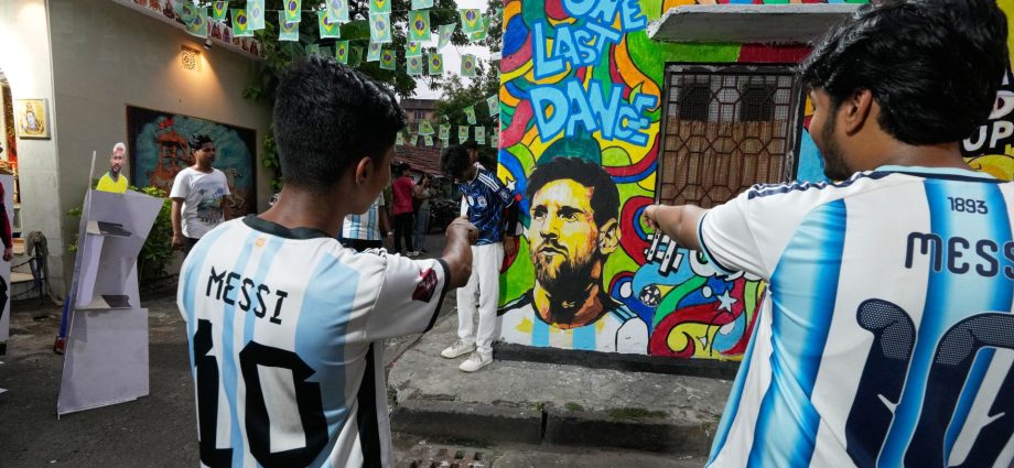 kolkata-sings-for-messi-as-world-cup-fever-takes-hold