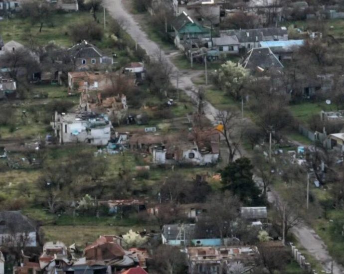 international-monitors-confirm-russia’s-blockade-of-occupied-oleshky,-where-the-living-starve-and-the-dead-go-unburied