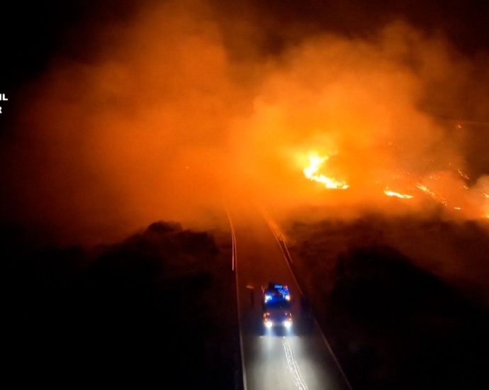 drone-video-shows-scale-of-major-wildfire-in-northern-spain