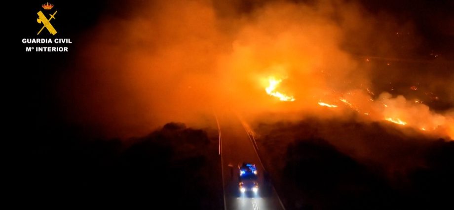 drone-video-shows-scale-of-major-wildfire-in-northern-spain