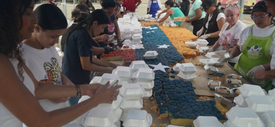 a-giant-cake-for-venezuelan-quake-child-survivors-as-death-toll-passes-5000