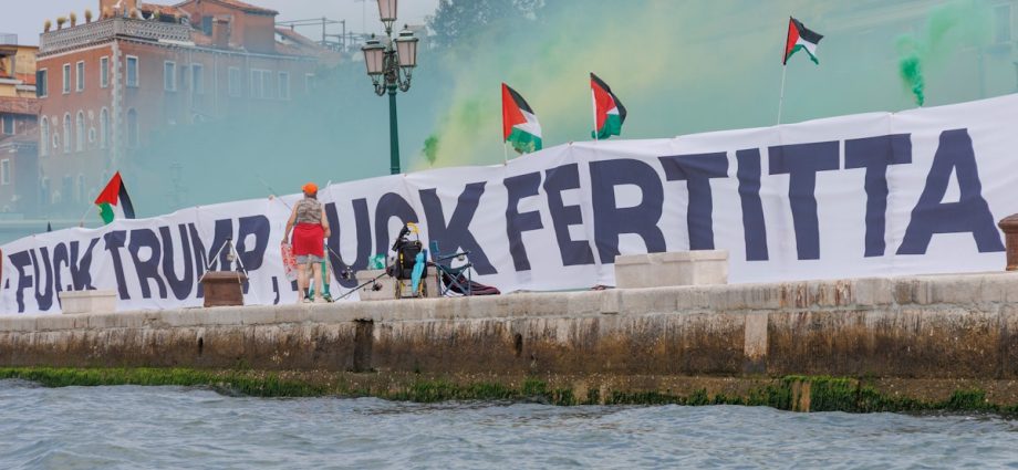 protesters-confront-the-traitor-envoy-on-his-superyacht-“diplomacy”-tour