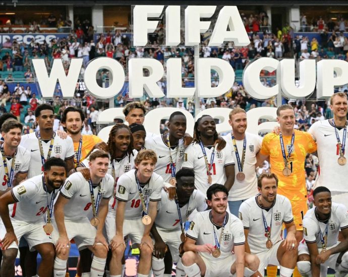 inglaterra-celebra-el-tercer-lugar-y-francia-hace-autocritica-tras-la-derrota