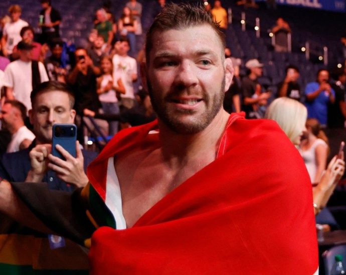 du-plessis-makes-winning-return-to-ufc-with-dominant-decision-over-usman
