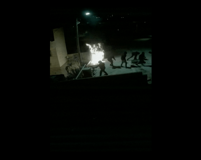 israeli-settlers-torch-homes-and-mosque-in-masafer-yatta