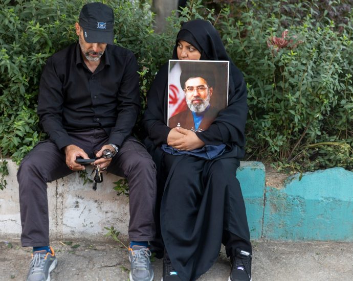‘sacred-unity’:-iran’s-supreme-leader-calls-for-calm-amid-political-divides