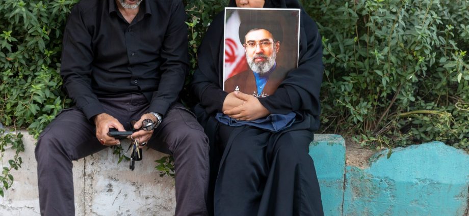 ‘sacred-unity’:-iran’s-supreme-leader-calls-for-calm-amid-political-divides