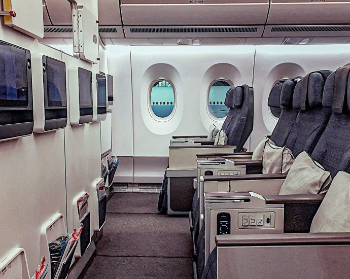 5-airlines’-premium-economy-seats-with-the-world’s-longest-legroom-in-2026