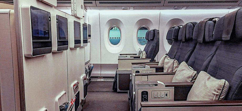 5-airlines’-premium-economy-seats-with-the-world’s-longest-legroom-in-2026