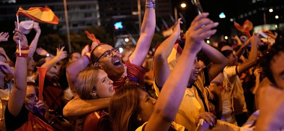 watch:-spain-fans-erupt-in-celebration-after-world-cup-final-victory