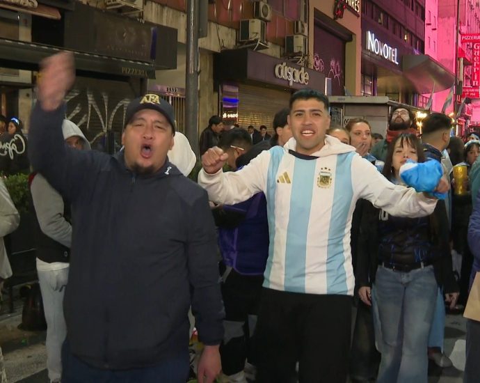 argentinians-show-pride-in-buenos-aires-despite-world-cup-final-defeat