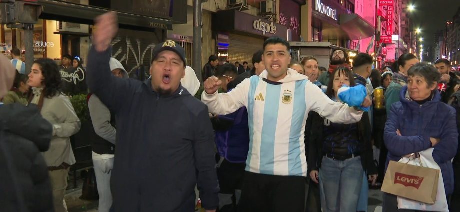 argentinians-show-pride-in-buenos-aires-despite-world-cup-final-defeat