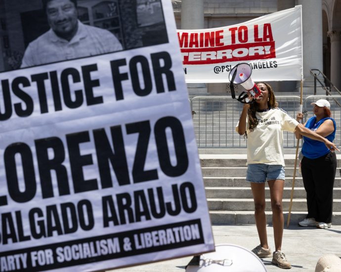 protests-continue-in-houston-over-ice-killing-of-lorenzo-salgado-araujo