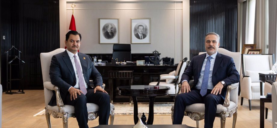 turkiye-and-libya’s-haftar-are-boosting-military-ties.-is-egypt-worried?