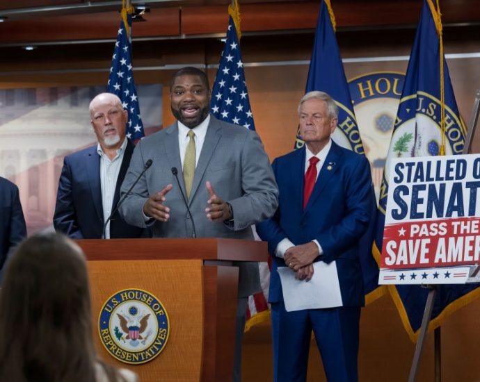 florida-gop-lawmaker-and-governor-candidate-says-ai-data-center-legislation-keeps-utility-costs-down