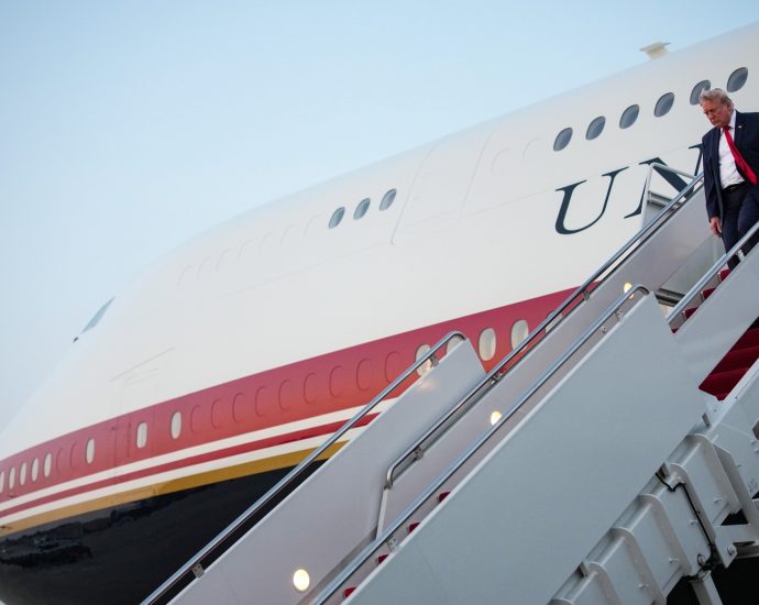 the-traitor-says-air-force-one-will-get-‘maxed-out’-after-security-questions