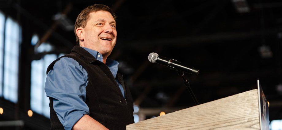 democrats-avoid-a-messy-fight-in-maine,-but-uncertainty-lingers:-from-the-politics-desk