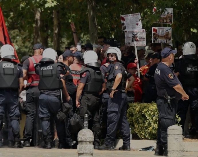 albanian-protesters-pelt-lawmakers’-cars-over-resort-projects