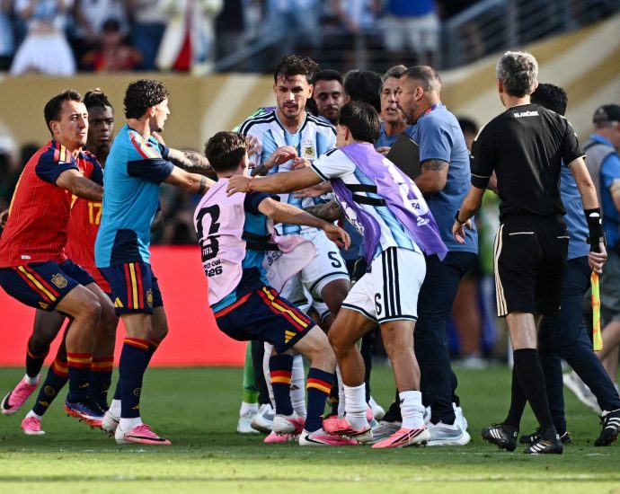 fifa-investigating-on-pitch-brawl-after-spain-vs-argentina-world-cup-final