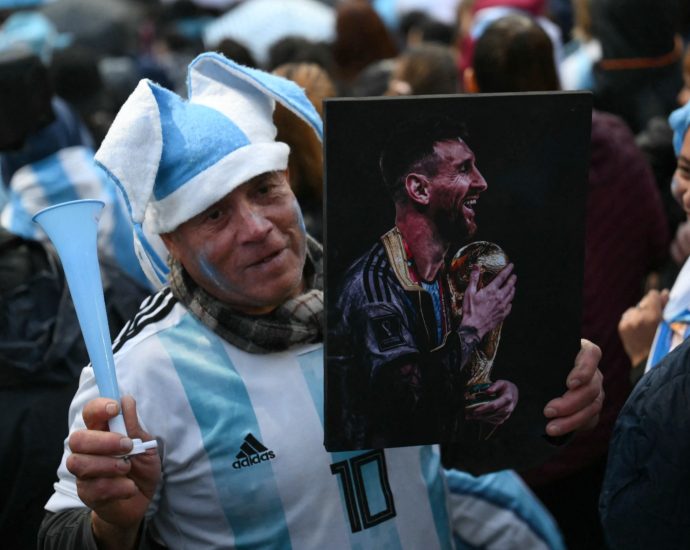 argentina,-minus-messi,-return-home-after-world-cup-final-heartbreak