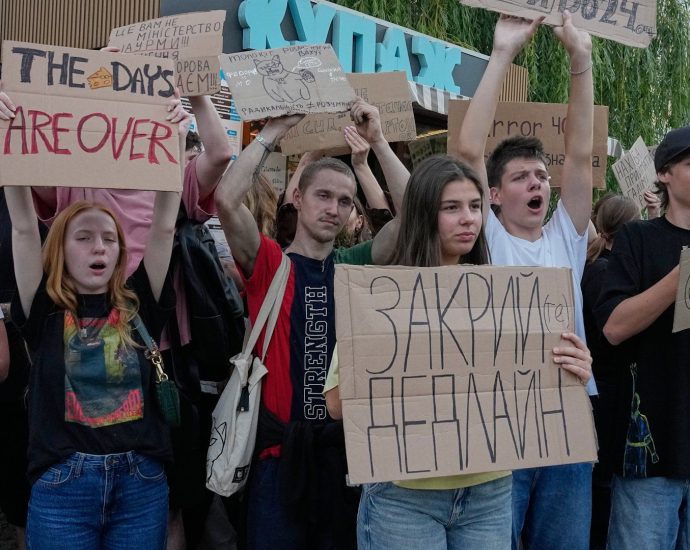why-protests-are-growing-in-ukraine-over-defence-leadership-and-dismissals