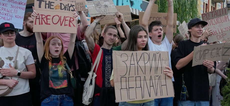 why-protests-are-growing-in-ukraine-over-defence-leadership-and-dismissals