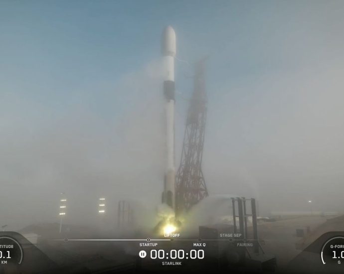 Twice in a row: SpaceX rocket aborts launch at last second again (video)