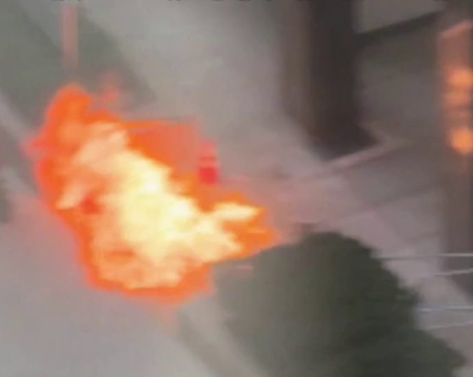 suspect-accused-of-setting-fire-outside-nyc-federal-building