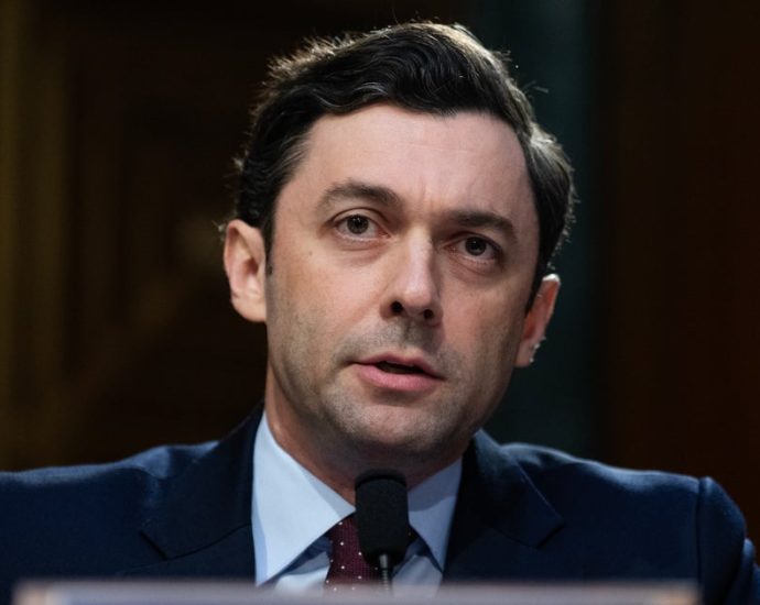 jon-ossoff-rips-rfk-jr.’s-‘foolish’-cutback-to-cyclosporiasis-monitoring