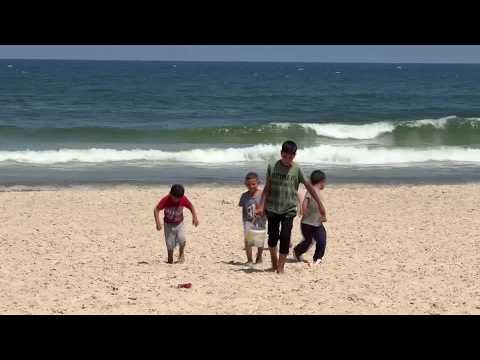 in-gaza,-a-daily-hunt-for-water-lays-bare-dire-health-crisis
