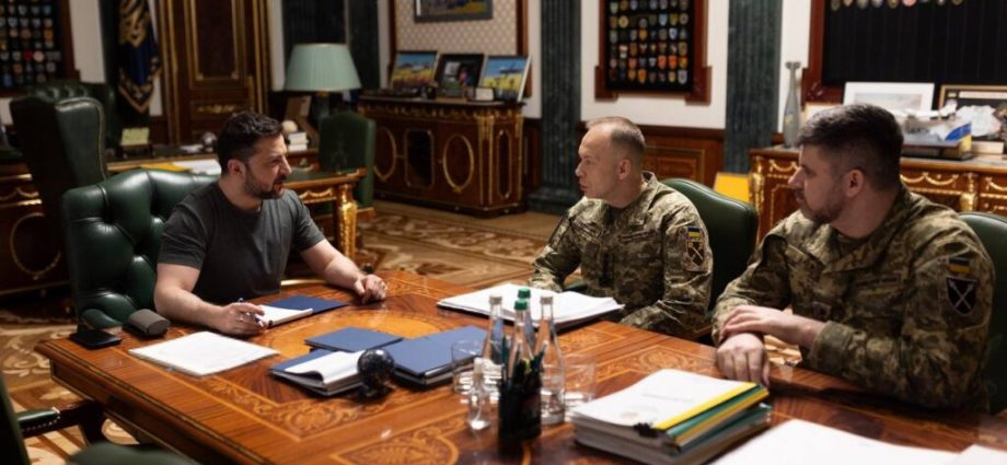ukraine’s-army-chief-broke-his-silence—an-apology,-a-warning-on-soldiers’-pay,-and-one-small-number