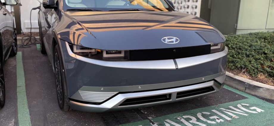 are-california’s-new-ev-purchase-incentives-better-designed-than-the-federal-tax-credits-they-replace?