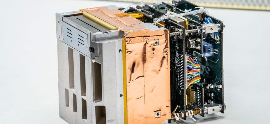 a-new-compact-instrument-enables-high-fidelity-measurements-of-energetic-particles-on-cubesats