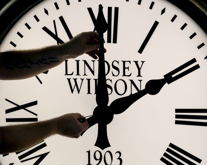 if-permanent-daylight-saving-time-is-so-popular,-why-is-it-dead-in-the-senate?