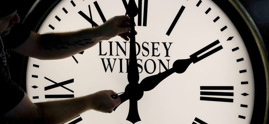 if-permanent-daylight-saving-time-is-so-popular,-why-is-it-dead-in-the-senate?